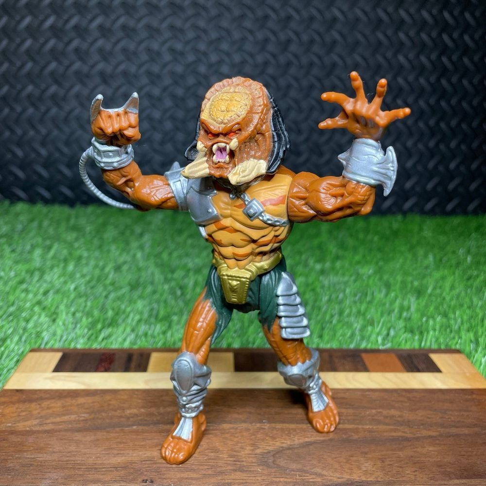 Vtg 1993 Kenner Predator Action Figure, Alien Hunter Cracked Tusk Predator,‎ 5"